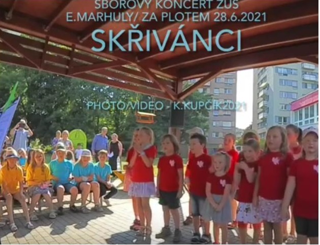 Když za plotem potkáte ježky a ptactvo všech barev.