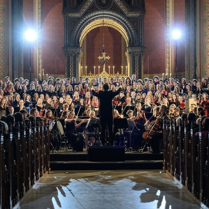 Ostravský dětský sbor a Vojtěch Malina na benefičním koncertu ZUŠ OPEN Rytíři talentu v Praze